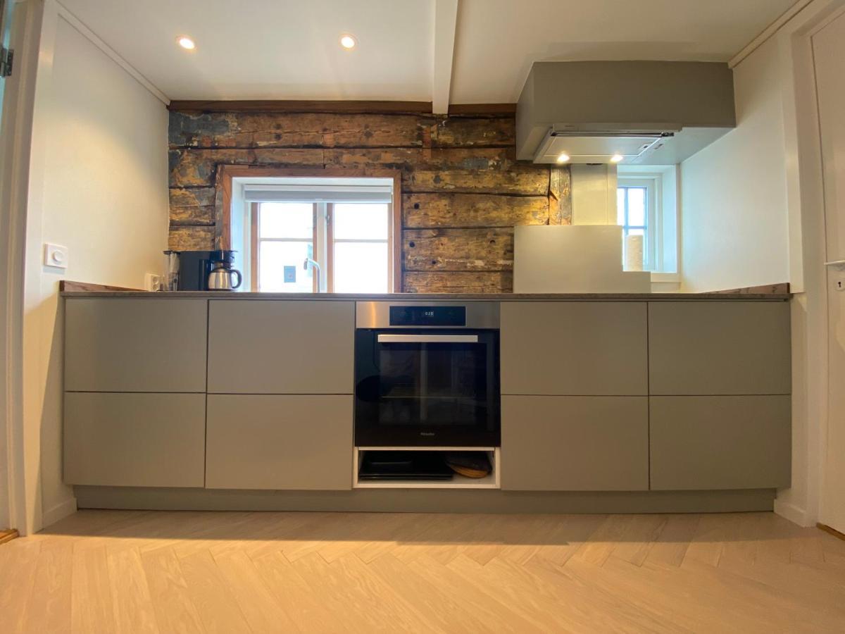 Entire Renovated Apartment From 1780 With Kitchen, Bath, Bedroom, And Living Room In Skuteviken Bergen Exterior photo