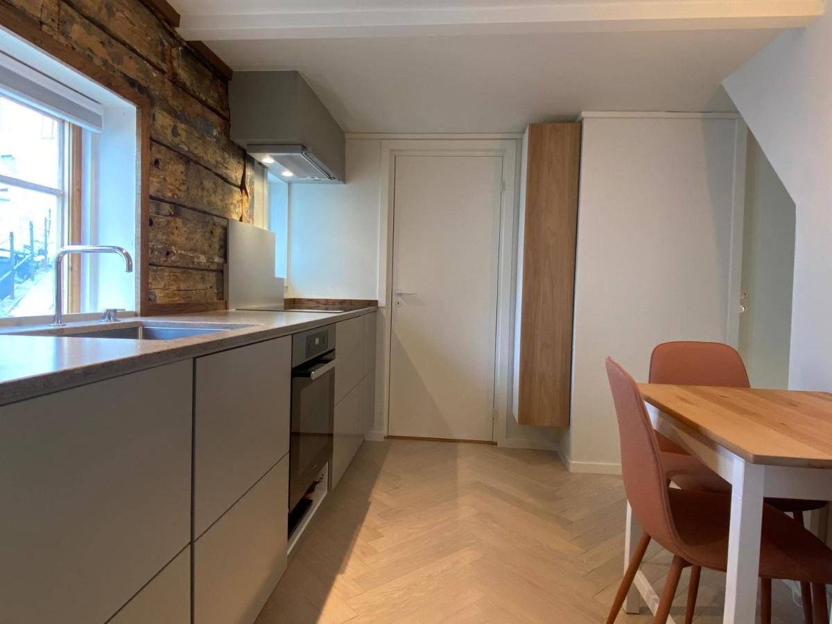 Entire Renovated Apartment From 1780 With Kitchen, Bath, Bedroom, And Living Room In Skuteviken Bergen Exterior photo