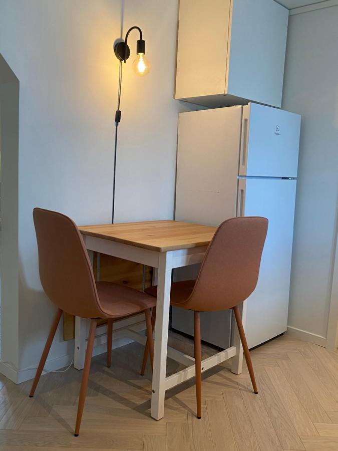 Entire Renovated Apartment From 1780 With Kitchen, Bath, Bedroom, And Living Room In Skuteviken Bergen Exterior photo