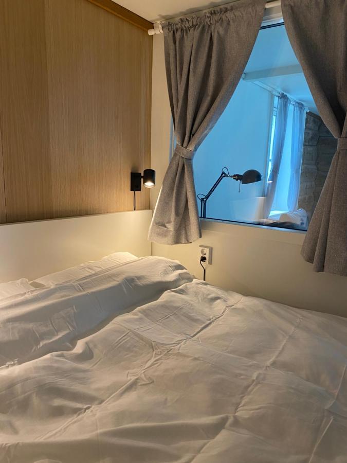 Entire Renovated Apartment From 1780 With Kitchen, Bath, Bedroom, And Living Room In Skuteviken Bergen Exterior photo