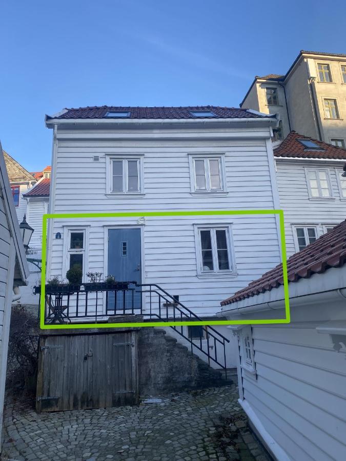Entire Renovated Apartment From 1780 With Kitchen, Bath, Bedroom, And Living Room In Skuteviken Bergen Exterior photo